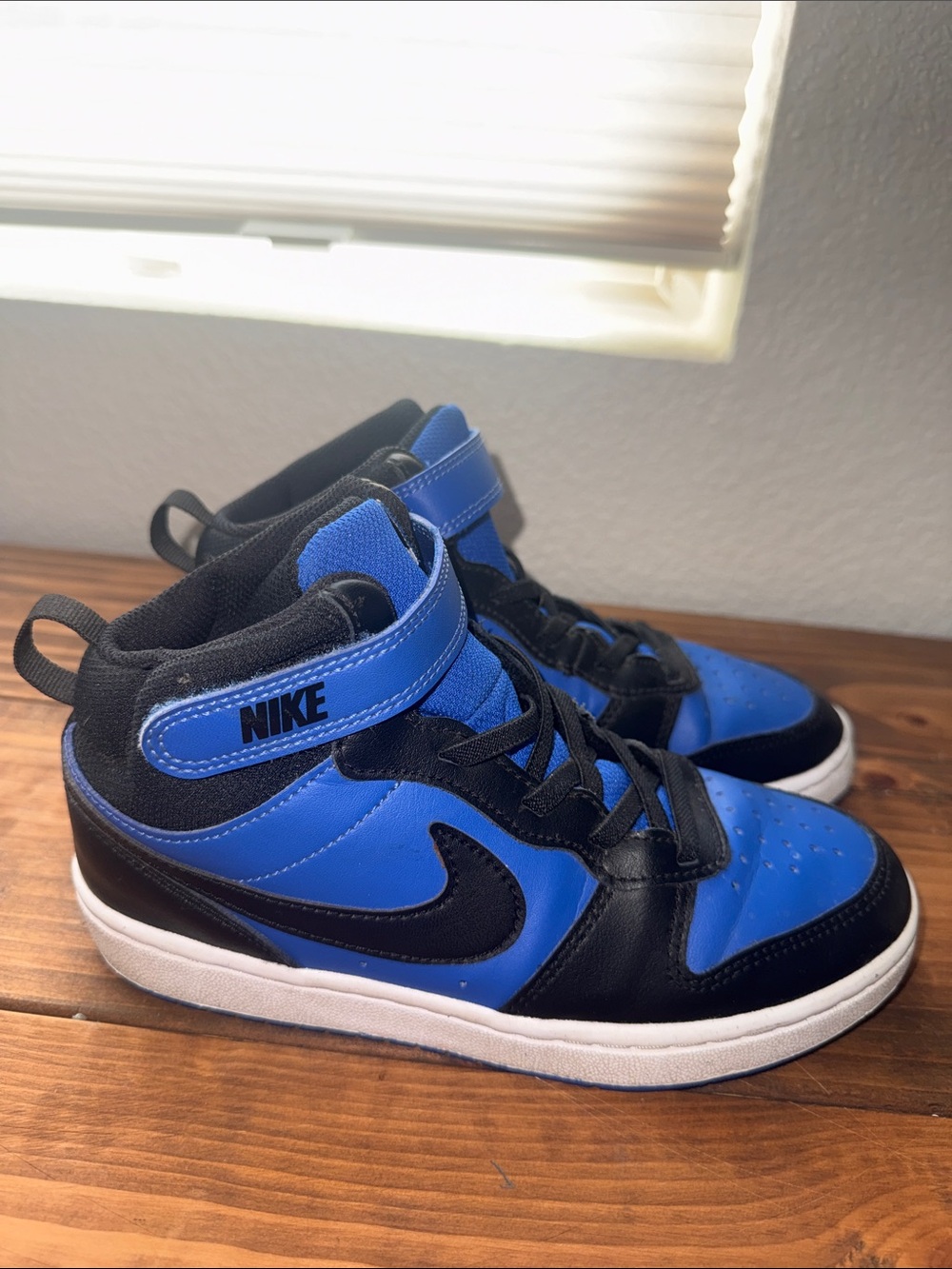 Nike Kids Mid-Top Sneakers in Blue and Black size 2.5Y